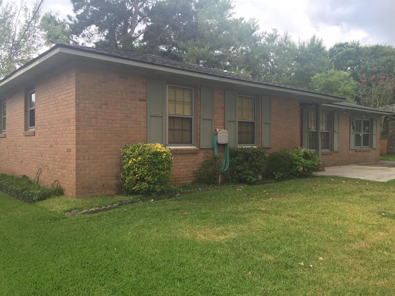 7661 Mendelwood Dr, North Charleston, SC 29418
