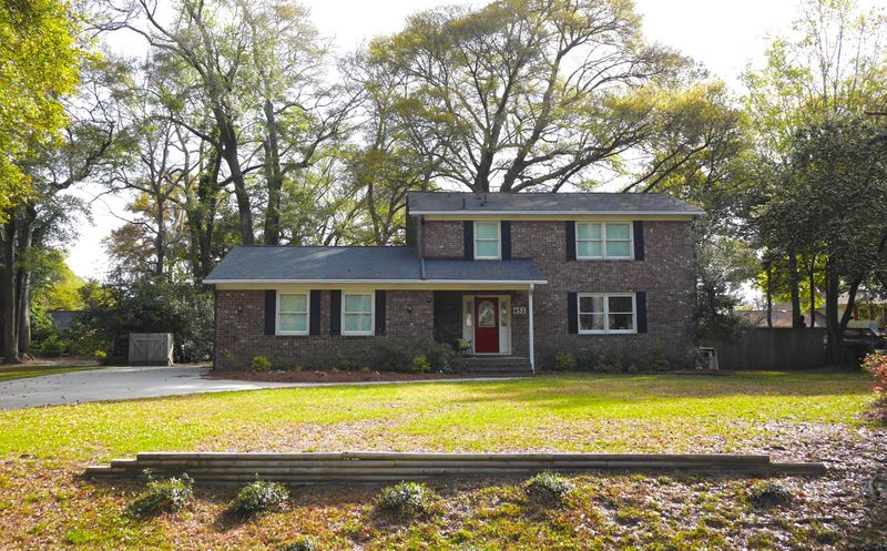 652 Pelzer Dr, Mount Pleasant, SC 29464
