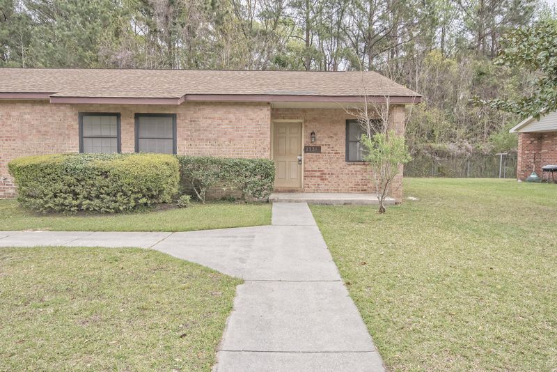 2731 Oak Leaf Dr, North Charleston, SC 29420