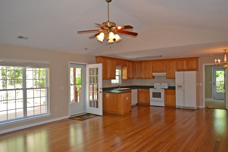 625 Riverland Dr, Charleston, SC 29412