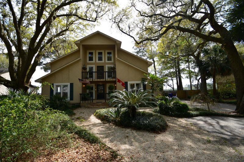 2513 Two Oaks Dr, Charleston, SC 29414