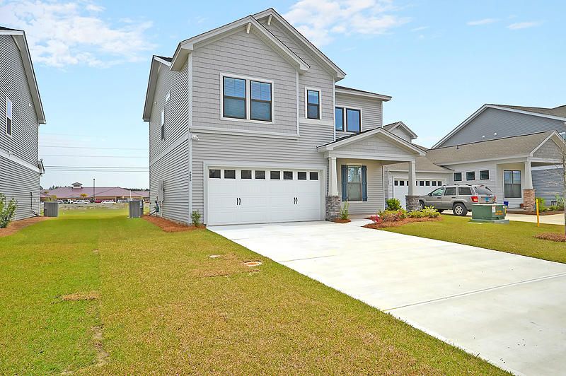 225 Palmetto Walk Dr, Summerville, SC 29483