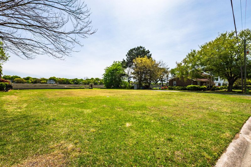 1070 Meader Ln, Mount Pleasant, SC 29464