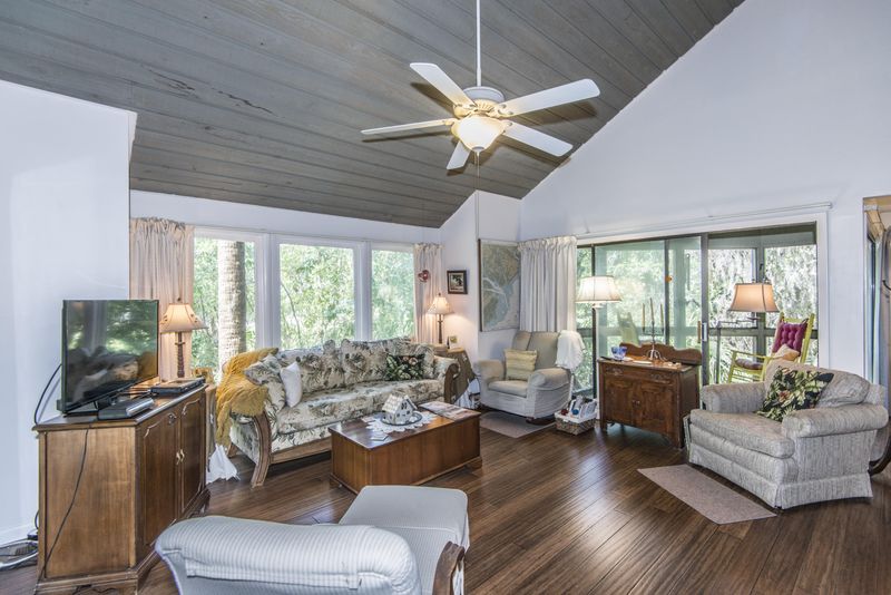 620 Magnolia Ct, Edisto Beach, SC 29438