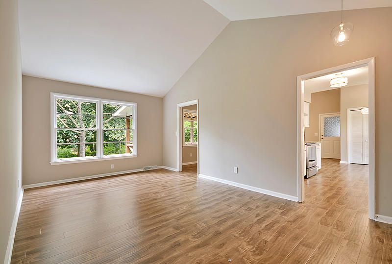 8461 Deerwood Dr, North Charleston, SC 29406