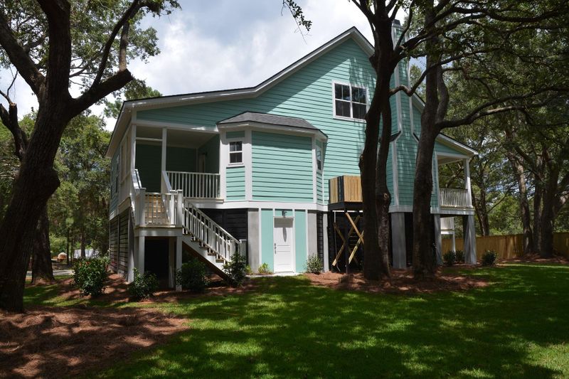 1615 Periwinkle Dr, Mount Pleasant, SC 29466