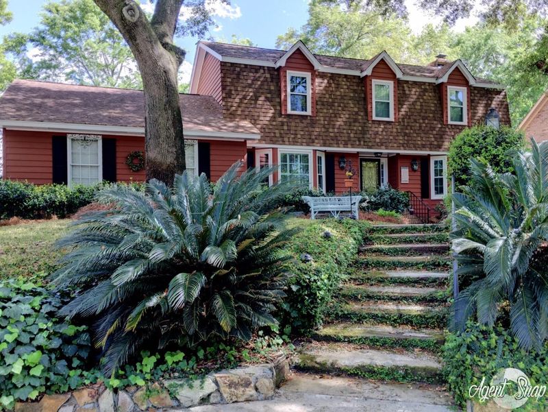 1083 Stonehenge Dr, Hanahan, SC 29410