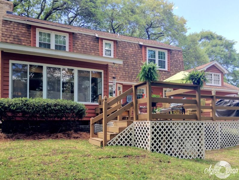 1083 Stonehenge Dr, Hanahan, SC 29410