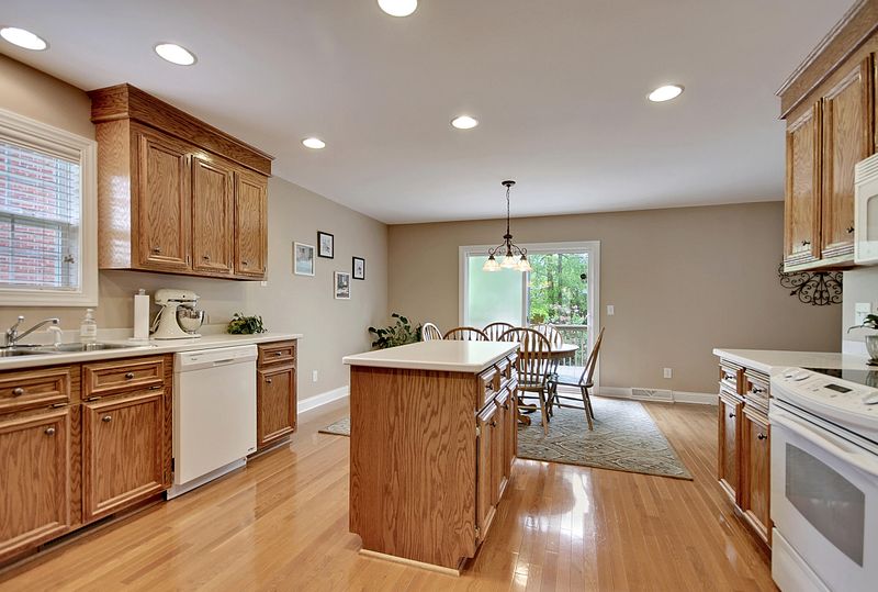 5449 Clairmont Ln, North Charleston, SC 29420