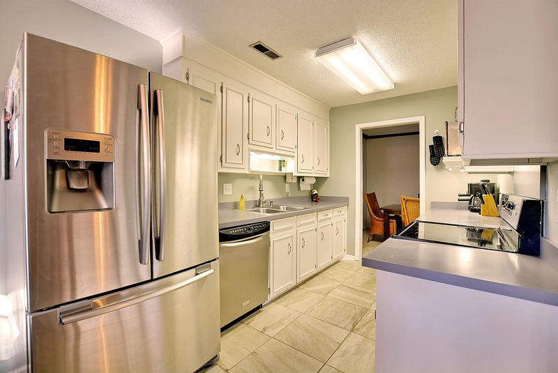 1553 Longview Rd, Mount Pleasant, SC 29464