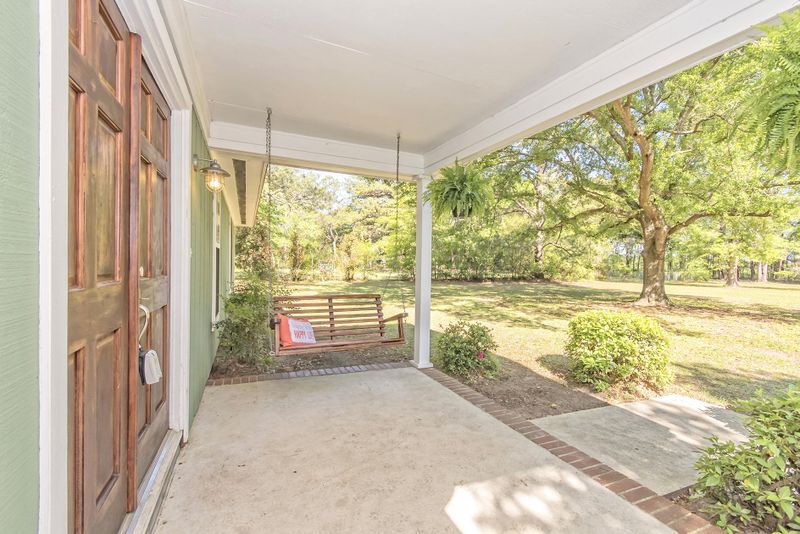 5813 Old Jacksonboro Rd, Ravenel, SC 29470