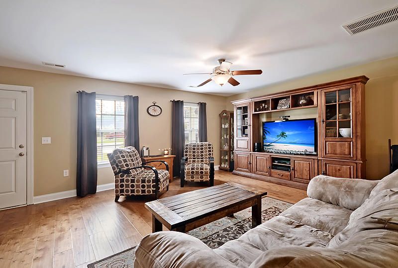 211 Turner Greens Ct, Goose Creek, SC 29445