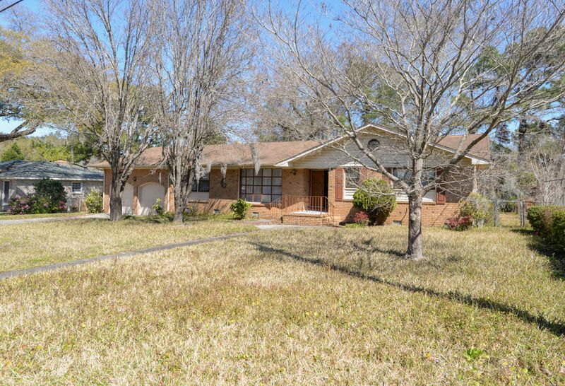 5330 Chantilly Ln, North Charleston, SC 29418