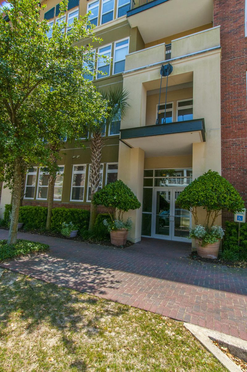 135 Pier View St #405, Daniel Island, SC 29492