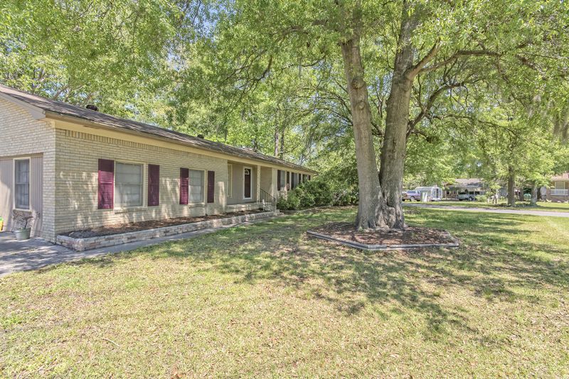 925 Miles, Summerville, SC 29485