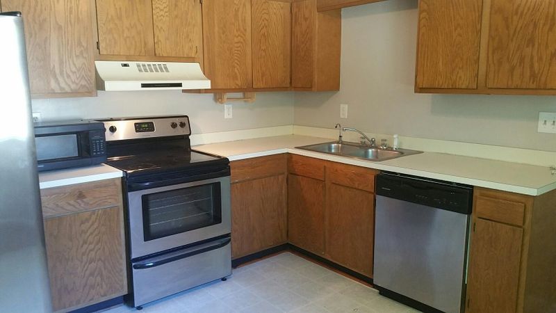 8016 New England Dr, North Charleston, SC 29420