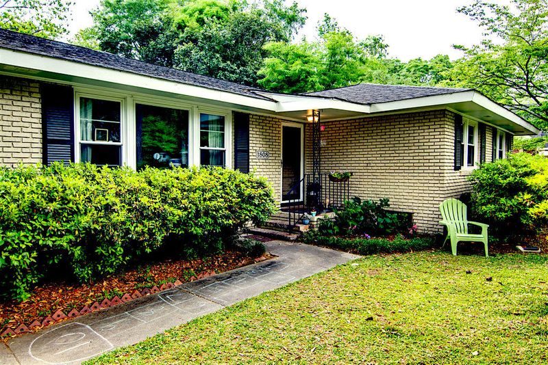 1808 Somerset Cir, Charleston, SC 29407