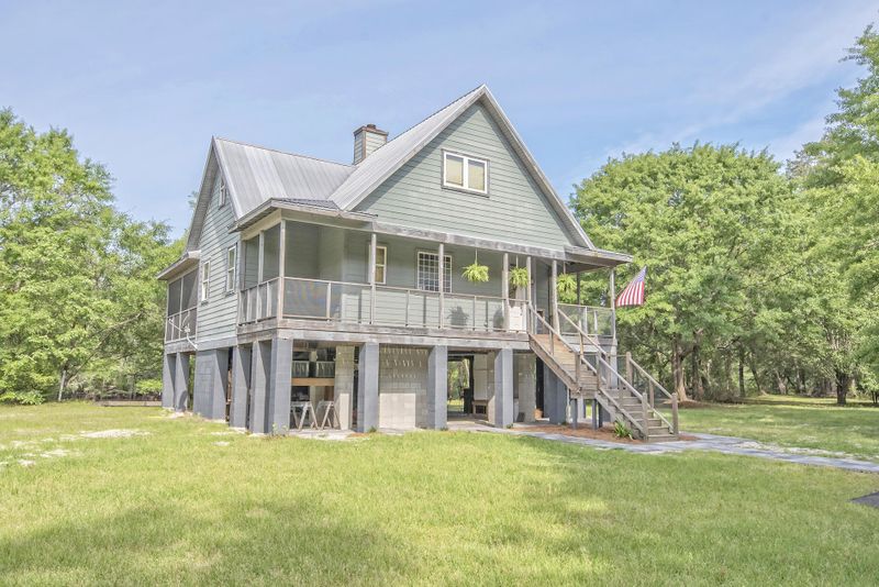 269 Gator Walk Dr, Ridgeville, SC 29472
