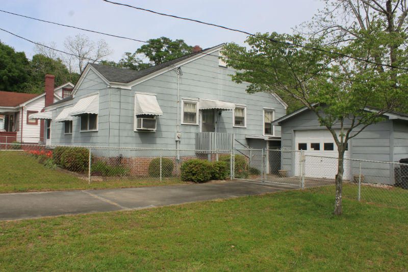 2009 Success St, North Charleston, SC 29405