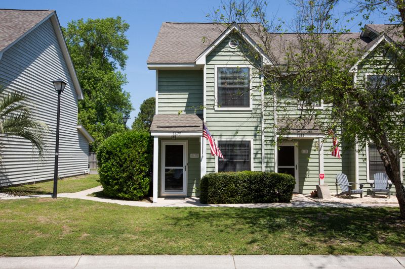 1679 Hunters Run Dr, Mount Pleasant, SC 29464