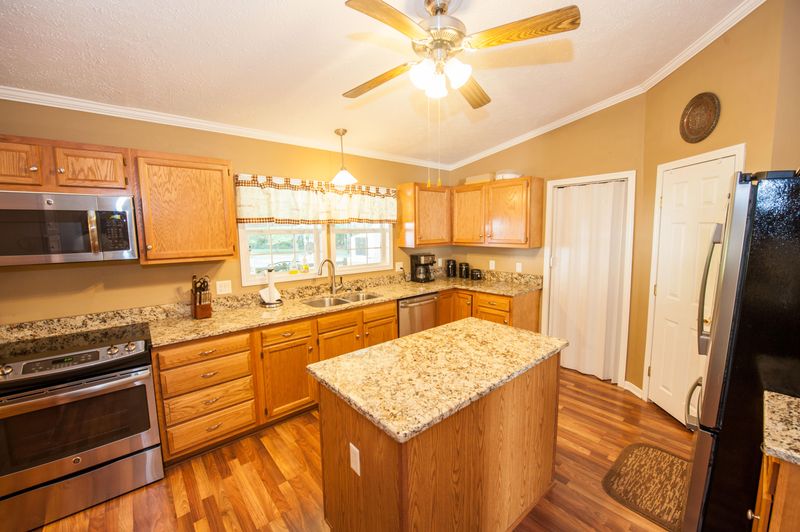 1541 Givhans Rd, Ridgeville, SC 29472