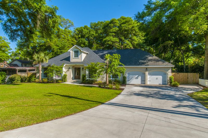 677 Ayers Dr, Charleston, SC 29412