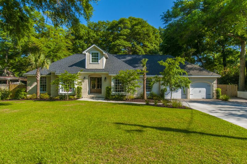 677 Ayers Dr, Charleston, SC 29412