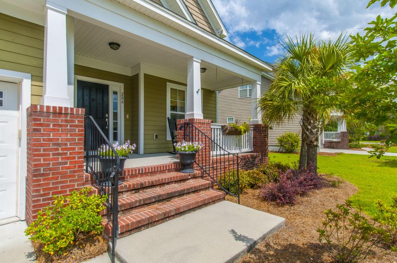 206 Carolinian Dr, Summerville, SC 29485