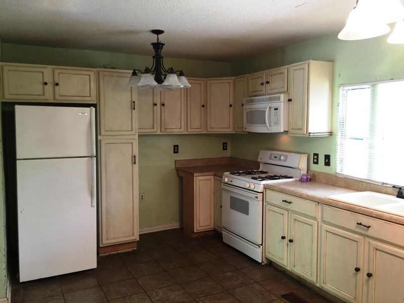 213 Tupperway Dr, Summerville, SC 29483