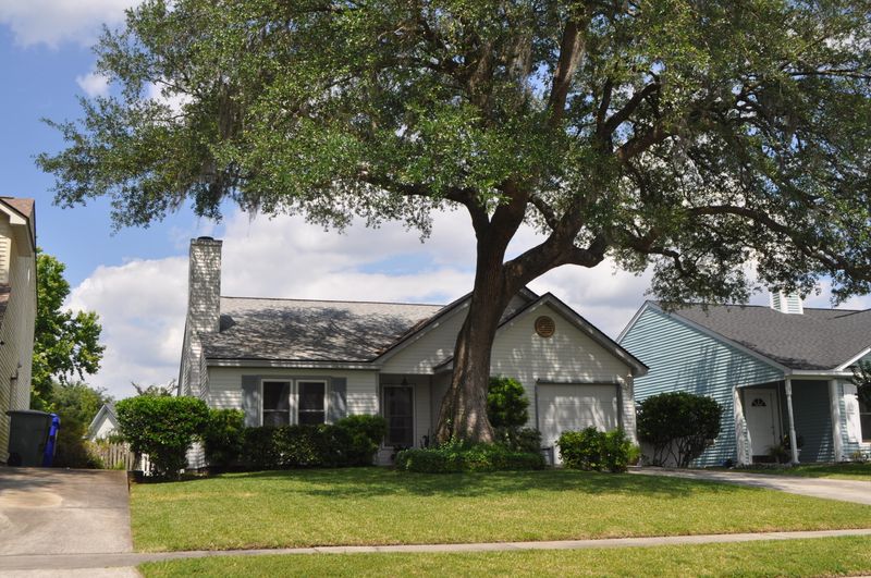 10 Stutz, Charleston, SC 29414