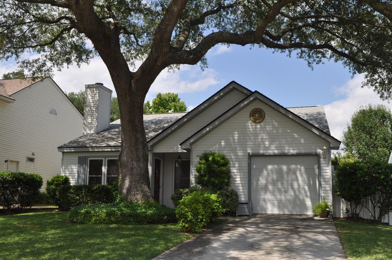 10 Stutz, Charleston, SC 29414