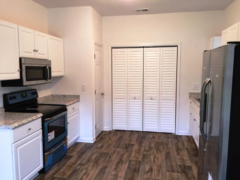 6938 Whitcomb Dr, North Charleston, SC 29406