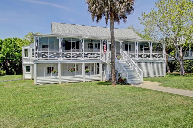 2062 Pettigrew St, Sullivans Island, SC 29482