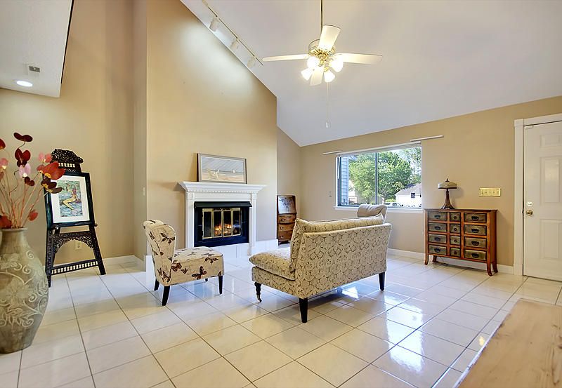 121 Cottonwood Dr, Summerville, SC 29483