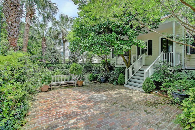 132 Tradd St, Charleston, SC 29401