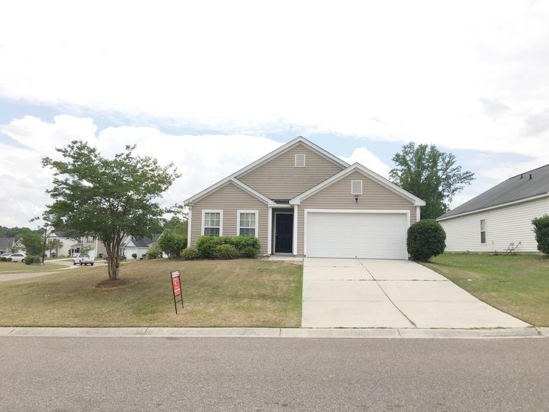 1107 Moss Grove Dr, Moncks Corner, SC 29461