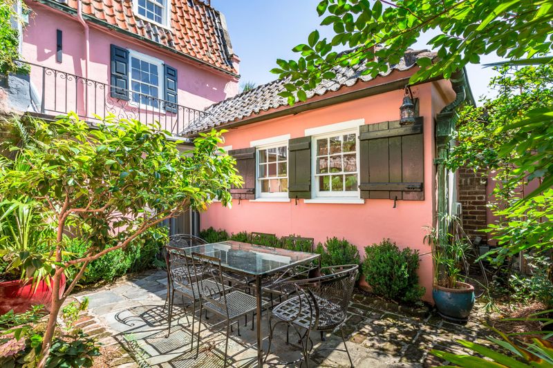 17 Chalmers St, Charleston, SC 29401