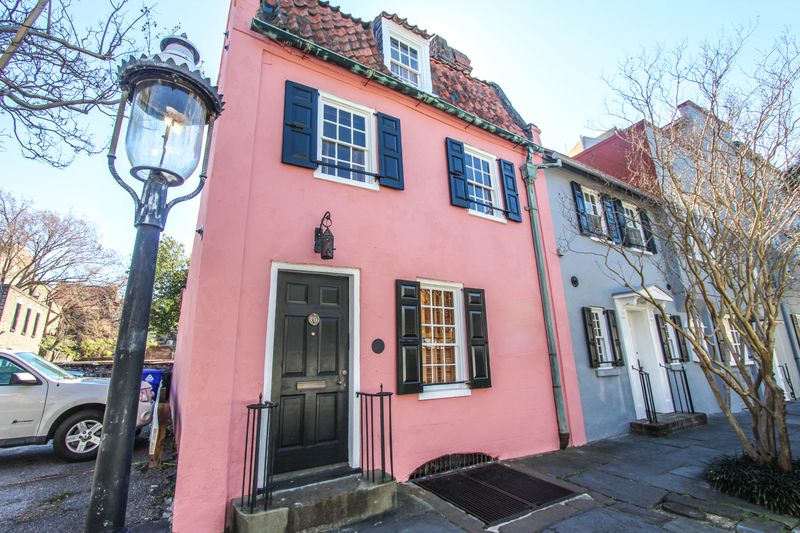 17 Chalmers St, Charleston, SC 29401