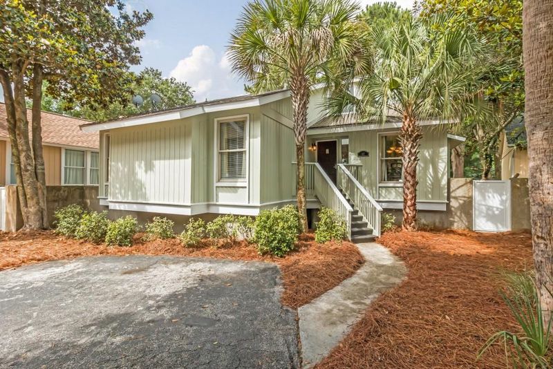 17 Lake Village, Isle Of Palms, SC 29451