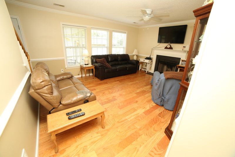 107 Queen Mary Ct, Summerville, SC 29485