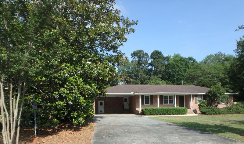 211 Pinewood Dr, Summerville, SC 29483