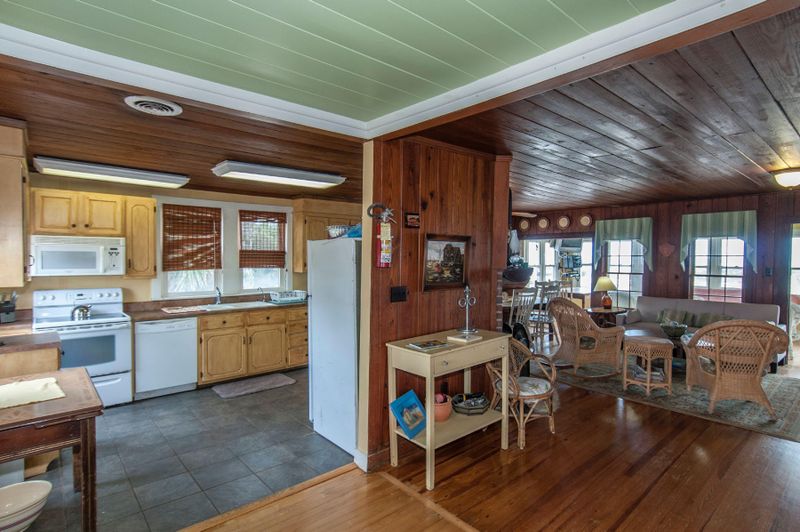 2401 Point St, Edisto Beach, SC 29438