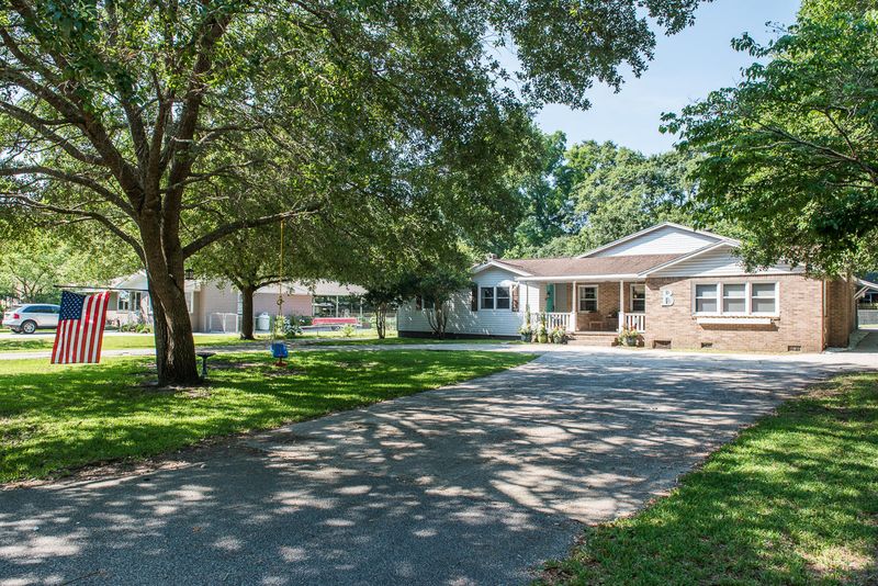 1135 Pleasant Pines Rd, Mount Pleasant, SC 29464