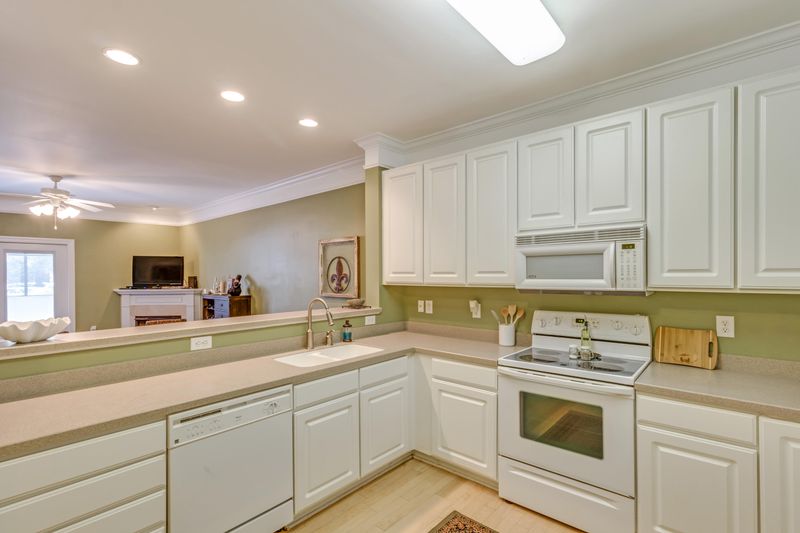 1025 Riverland Woods Pl #402, Charleston, SC 29412