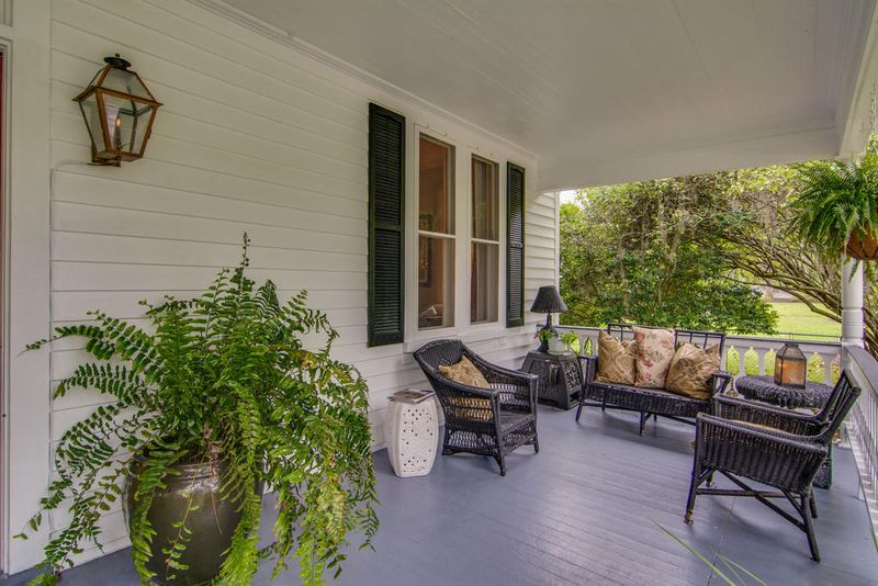 105 E Carolina Ave, Summerville, SC 29483