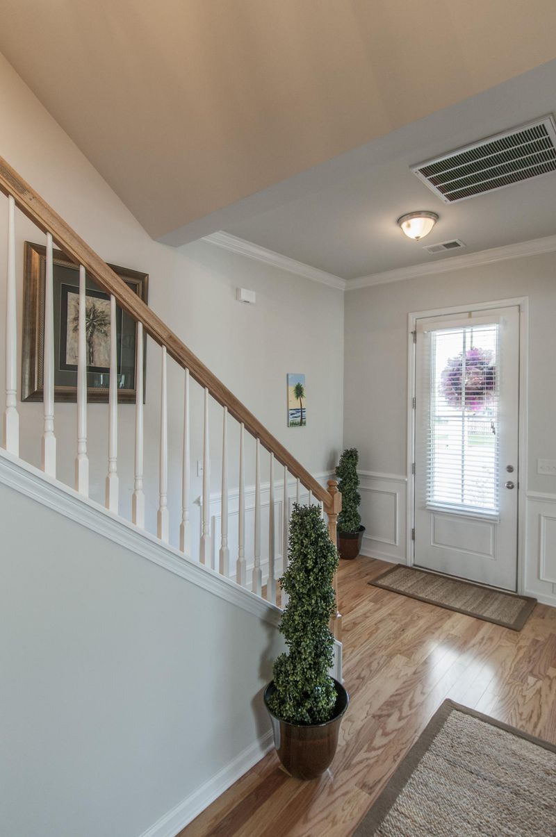1325 Raven Rd, Hanahan, SC 29410