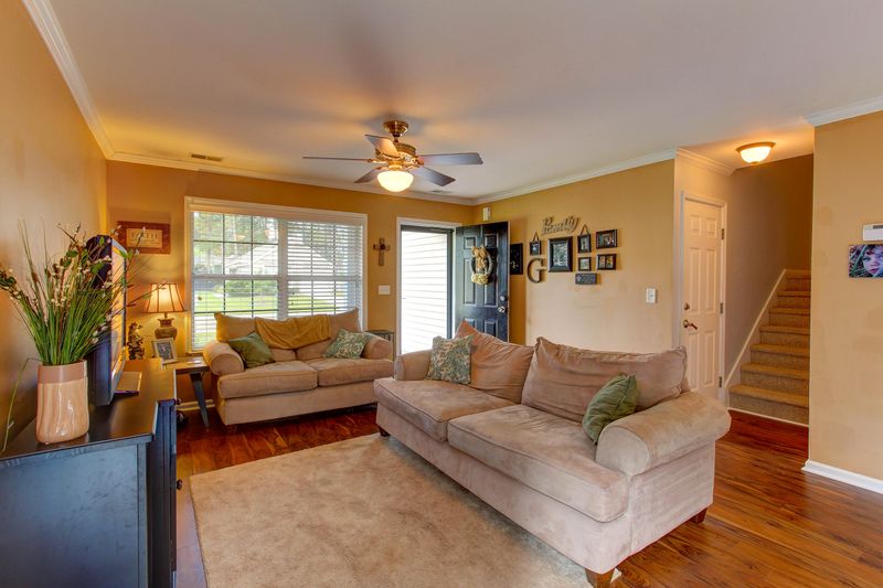 1372 Water Edge Dr, Charleston, SC 29492