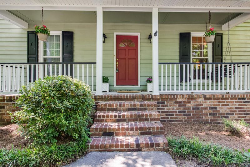 863 Law Ln, Mount Pleasant, SC 29464