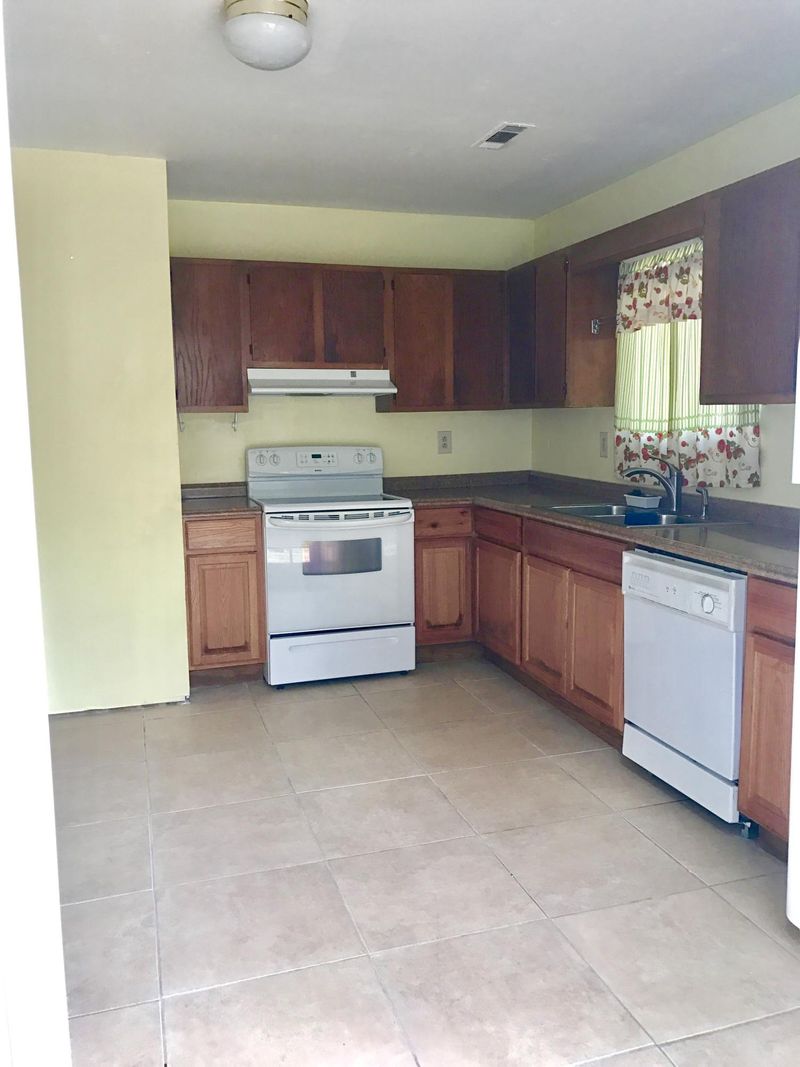 7812 Peppercorn Ln, North Charleston, SC 29420