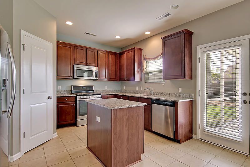 1818 Chickasaw Dr, Charleston, SC 29414